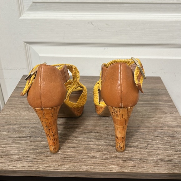 GIANNI BINI WOMEN HEELED SANDALS MUSTARD COLOUR IN SIZE 6M - Picture 3 of 9